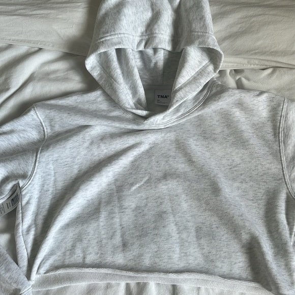 TNA SZ XS ARITZIA HEATHER CLOUD WHITE JANSON CROPPED HOODIE - Picture 5 of 5
